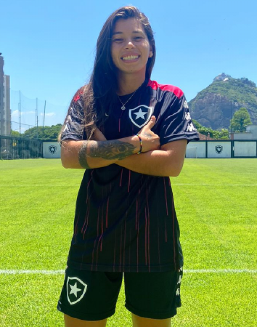 Mayara Vaz <h5>Offensive Midfielder / Midfielder</h5>
